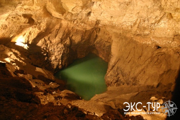 Подземное озеро в пещере